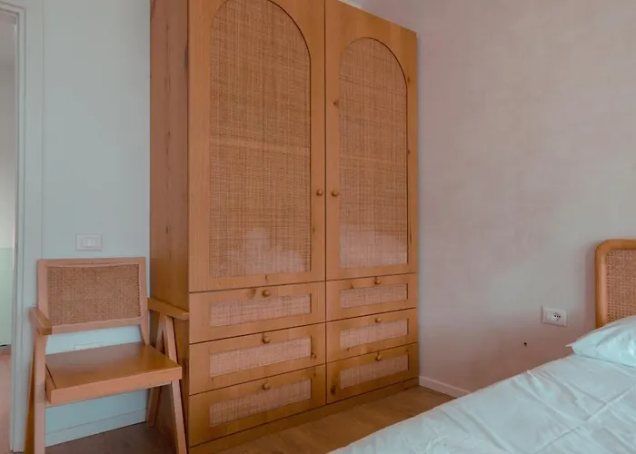 Escape By Form Olea *