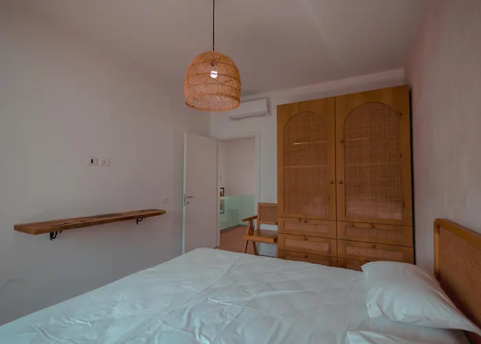 Escape By Form Olea *