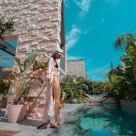 Escape By Form Olea Vila *