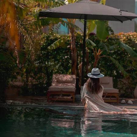 Escape By Form Olea Vila *