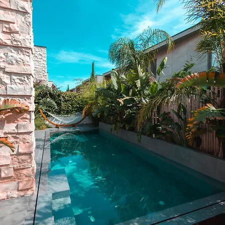 Escape By Form Olea *