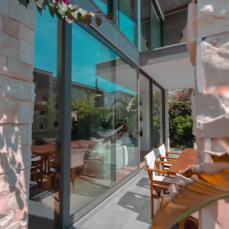 Escape By Form Olea Vila *